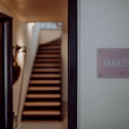 Appartement Vier Maederlhaus