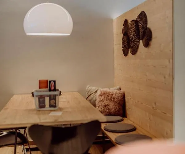 Vier Maederlhaus *